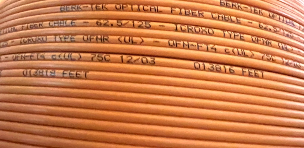 Câble à fibre optique Berk-Tek 62,5/125-ICROXO