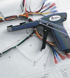 Outil pour attaches de nylon